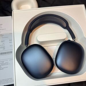 Apple AirPods Max midnight